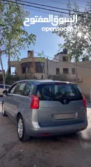  6 سيارة بيجو 5008
