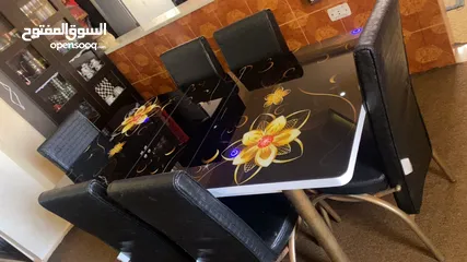  1 طاوله سفره للبيع غير مستخدمه فقط للديكور