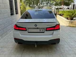  20 الحبه المميزه بلون الأبيض اللؤلؤي المميز للبيع على(الكاش فقط) Bmw 530e 2022 M