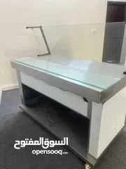  2 طاولة عرض للبيع لم تستخدم بعد