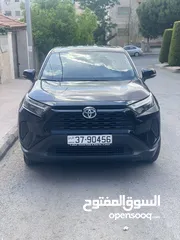 8 Toyota Rav4 model 2023  وارد الوكالة و ما زالت تحت الكفالة قطعت فقط 29 الف كيلو فحص كامل بلا حوادث