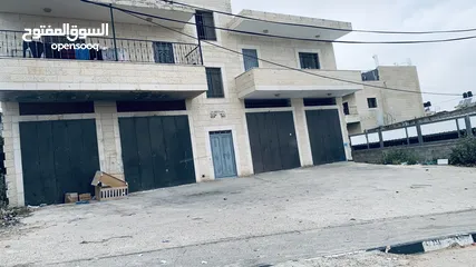  1 بناية طابقين للبيع في سنجل رام الله في حي المزيرعة مساحة الارض 800 م مع مخزنين كبار