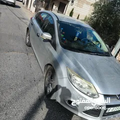  1 فورد فوكس عداد قليل استخدام شخصي يوجد بعض الضربات الخفيفة موديل 2013 هاتش باك