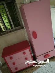  1 خزانة ايكيا وجرارات بحالة متوسطه للبيع بسعر بسيط