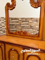  4 خزانه خشب مع روسيات عدد 2 مع تسريحه 6ظرفات الخشب لاتيه 18