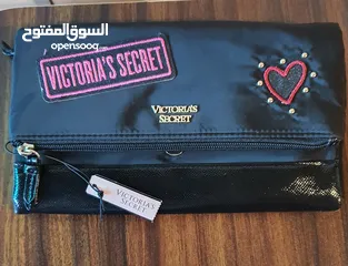  7 حقيبة يد - حقيبة كتف مع حزام سوداء من فيكتوريا سيكريت  Clutch Bag-Crossbody Bag Victoria's Secret