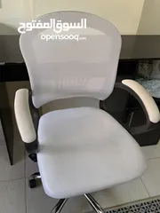  4 مكتب دراسي للبيع مستعمل الطاوله العرض :120cm الطول 80cm العمق 40cm الكرسي كروم ويتحمل اوزان ثقيله