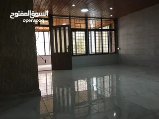  15 شبه فيلا فارغة للايجار