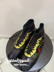  3 حذاء نايك اسود مطلي بالذهبي والاحمر  مقاس 42