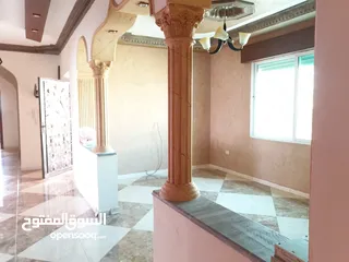  21 فيلا لم تسكن تشطيب فخم واجهة 35 متر حجر عالشارع في منطقة الجريبا - ياجوز