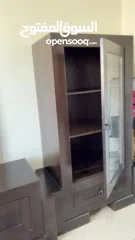 8 بوفيه ومزنون خشب زان مرتب وتقيل تفصيل  ومحلي لون اسود على بني تقريبا .. بحالة ممتازة شبه جديد