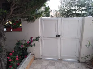  19 منزل طابقين للبيع ابونصير قرب التجاري