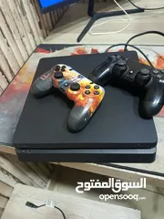  1 بلايستيشن 4 SLIM بحالة ممتازة