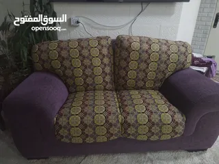  1 كنب خشب زان اصلي بدون خدش واحد استعمال جدا خفيف و السفنج بحالة الوكالة