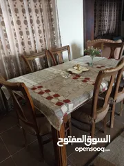  1 طاولة سفرة بحالة ممتازة خشب ثقيل