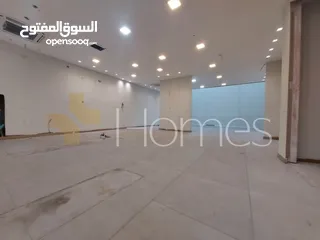  8 معرض ثلاث ابواب (واجهة 18 متر) للايجار في شارع مكة , بمساحة 659م