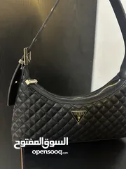  2 حقيبة Guess مستخدمة مرتين تنفع هدية جلد اسود