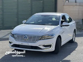  2 Volkswagen E Laveda 2019