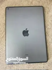  1 ايباد ابل جيل9 جديد مش مستعكل كثير معو كرتونتو  يلي معني بس