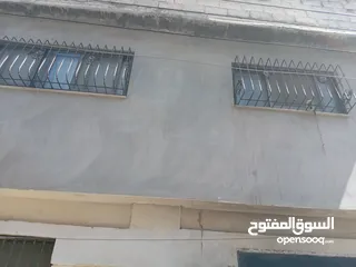  4 منزل مستقل مكون من طابقين مع سطح  في مخيم عسكر القديم  شارع العياده