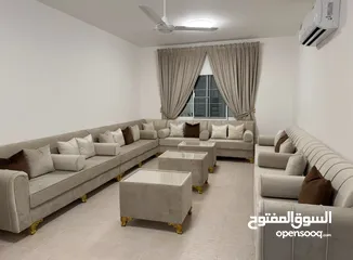  2 كنب مجلس شبه جديد استعمال 4 اشهر اليعر 260 R