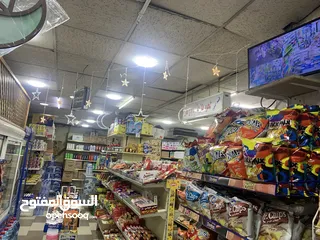  4 سوبر ماركت للبيع