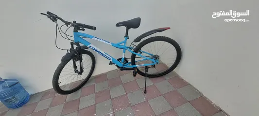  1 blue color bike