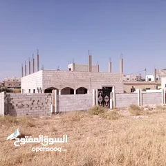  3 منزل عظم للبيع على مساحة أرض نصف دونم تقريبا  في رجم الشامي
