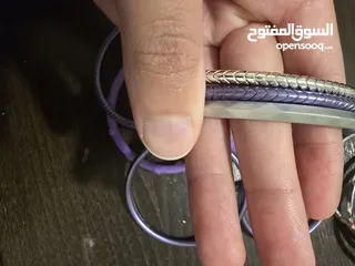  11 اساور بلاستيك بنفسجي، وفضي عدد 15