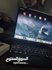  2 ايباد برو 12.9 الجيل الخامس 256 gb شبه +magic keyboard