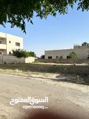  2 ارض في جويده حي الايمان للبيع بقرب مدارس الاوسكار العالمية التواصل واتساب للجادين فقط.
