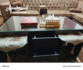  2 غرفه الضيوف تفصيل خشب زان مع سجاده مع طاوله الوسط ومرفقاتها مع طاولتين وسط كبار مع غرفه سفره