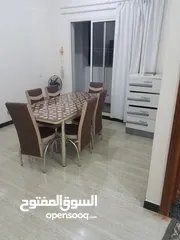  9 شقه للبيع تمليك جاهزه للسكن في قلب صنعاء شارع مجاهد