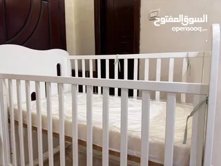  1 سرير اطفال مع فرشة لم يستعمل بحالة جديدة وجيدة جدا لون ابيض للاطفال تم شراءه من عابدين