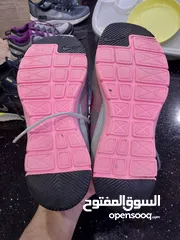  5 حذاء رياضي نايك NIKE للمشي والجري لمسافات طويله مريح جدا اصلي مقاس 39 استعمال خفيف بحال الوكاله مريح