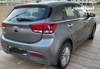  2 كيا ريو رمادي اصل شركة 2019  للبيع  ماشية 65 فقط