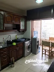  11 شقة طابق ثالث في عبدون بالقرب من دوار الاسرة
