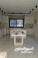  1 فرصه ذهبيه لامتلاك فيلا حجر ثلاث طوابق  كل طابق 200م2