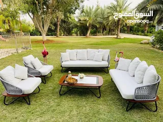  23 اطقم وكراسي مسبح خارجية بتصاميم وخامة مميزة