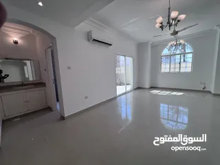  6 فله راقيه للايجار ف العذيبه قريب من البحر .. villa for rent in Azaiba near to the sea