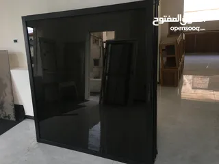  6 واجهات المنيوم بحال الوكاااله لون اسود زجاج عسلي مع كامل اغراضهم عدد  5