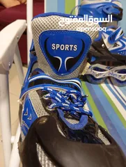  3 بوت عجال (سكيت - skate ) مستعمل لمده بسيطه  مع شنطة السكيت  مناسب من نمره 39 - 43 / يتوسع.