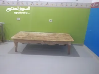  1 طاولة خشب كبيرة الحجم