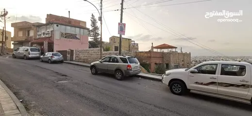  11 للبيع عمارة تجاري طولي في الأشرفية حي الارمن شارع حاتم الطائي بجانب معجنات جوهرة ارمينيا.