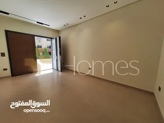  3 شقة ارضية مع ترس للبيع في دير غبار بمساحة بناء 155م