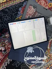  10 ايباد ابل برو 11 انش 256 قيقا خط شريحة نظيف جدا مع  الاغراض كاملة ما فيه ولا زلغ مع كرتون وكفر