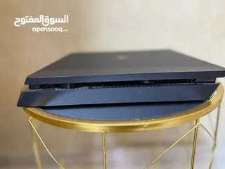  4 Ps4 slim 500gb نظيف جدا بحالة الوكالة مع  قرصين العاب استعمال بسيط gta5 و black ops4