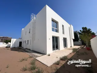  2 5 + 1 BR Amazing Large Villa in Al Mouj