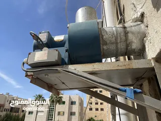  2 منقل مشاوي للمطاعم مع توربين بحالة ممتازة للبيع