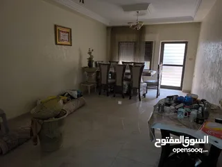  7 شقه سكنيه ارضيه مع حديقه